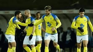 德州扑克实战：解析“过牌-加注（Check-Raise）”作为防守反击武器的最优时机。（德州扑克实战：过牌加注作为防守反击利器的最佳时机详解）